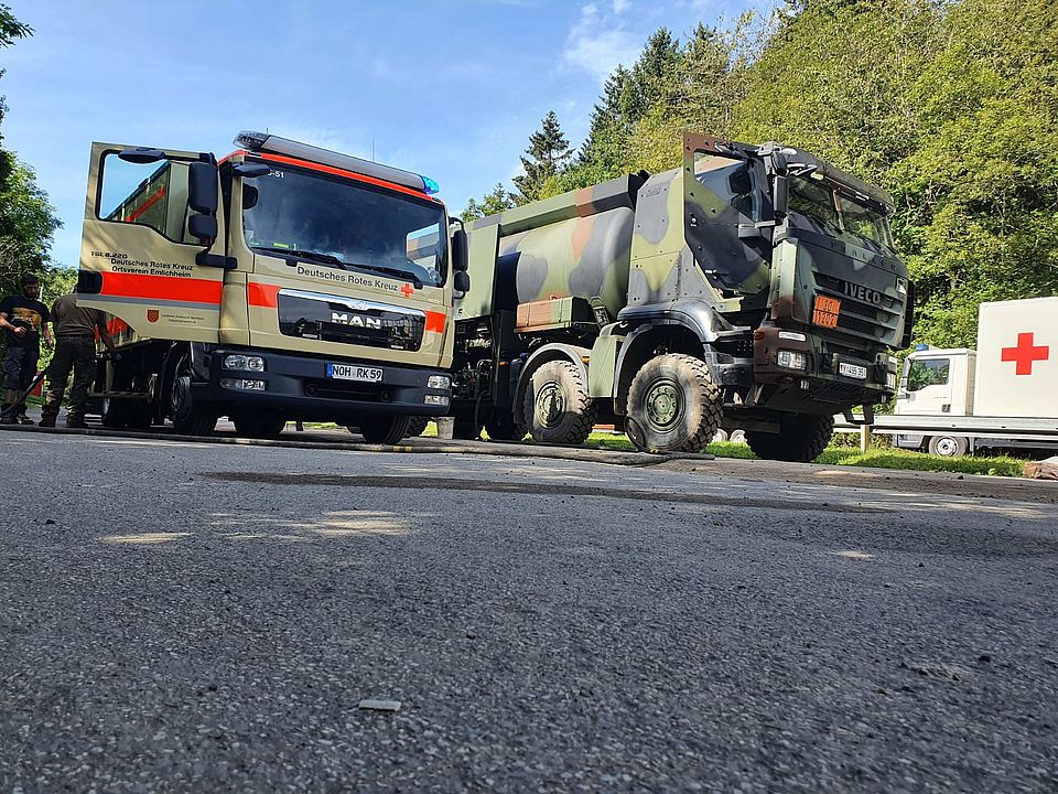 GW TuS 46-75-51 beim Tanken durch die Bundeswehr